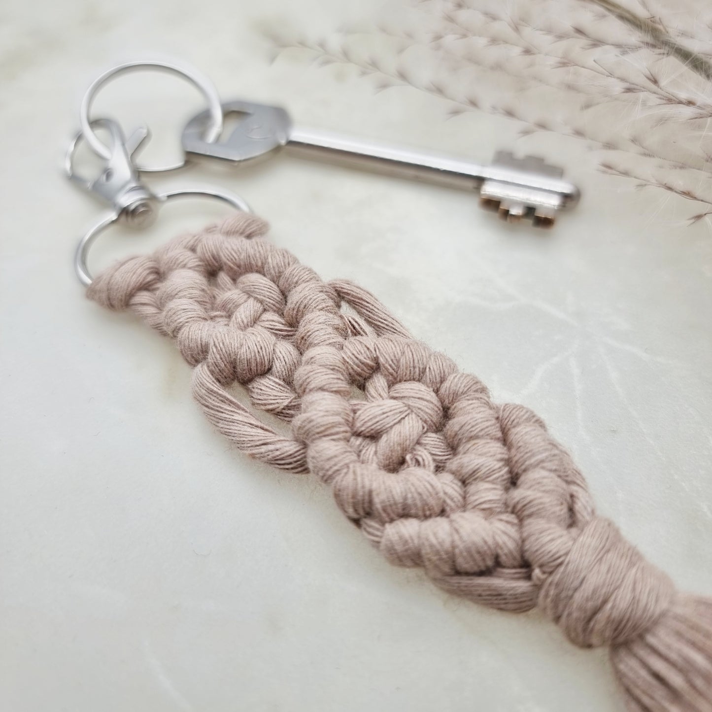 Portachiavi in Macramé Boho Chic - Sabbia