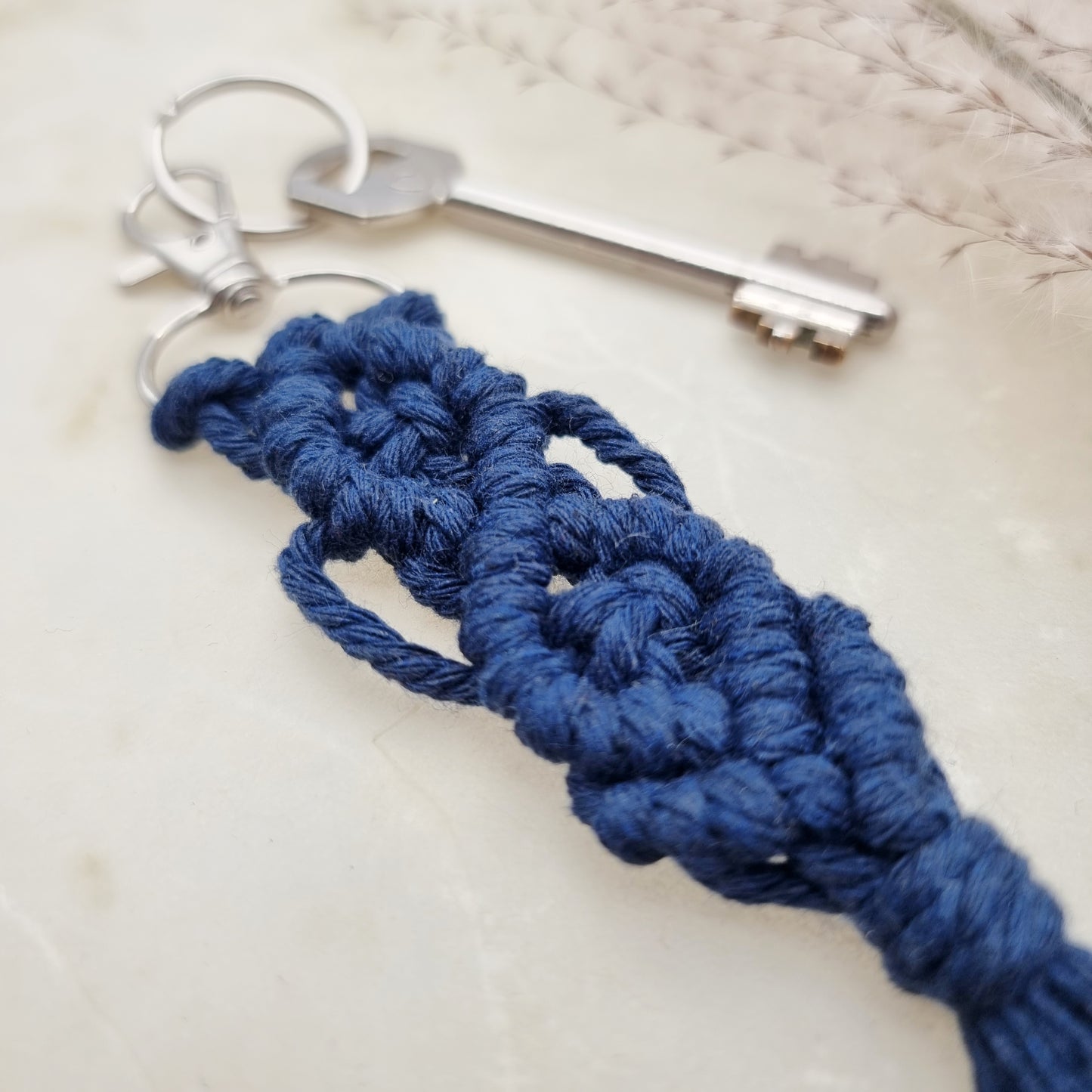Portachiavi in Macramé Boho Chic – Blue Navy